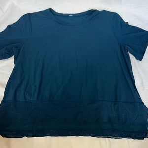 LULULEMON blue crop tee